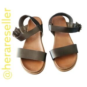 Rock & Candy size 6 Black Faux Leather Sandals